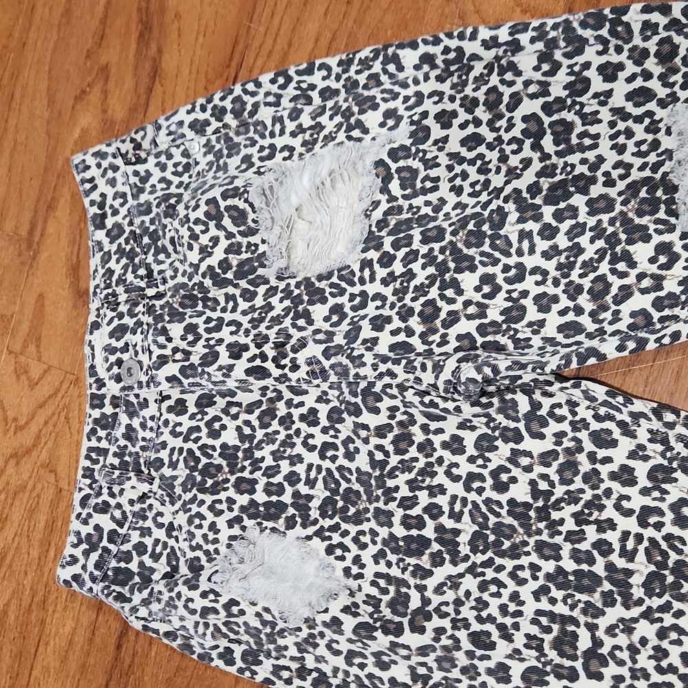 Distressed denim‎ leopard flare pants - Picture 3 of 5